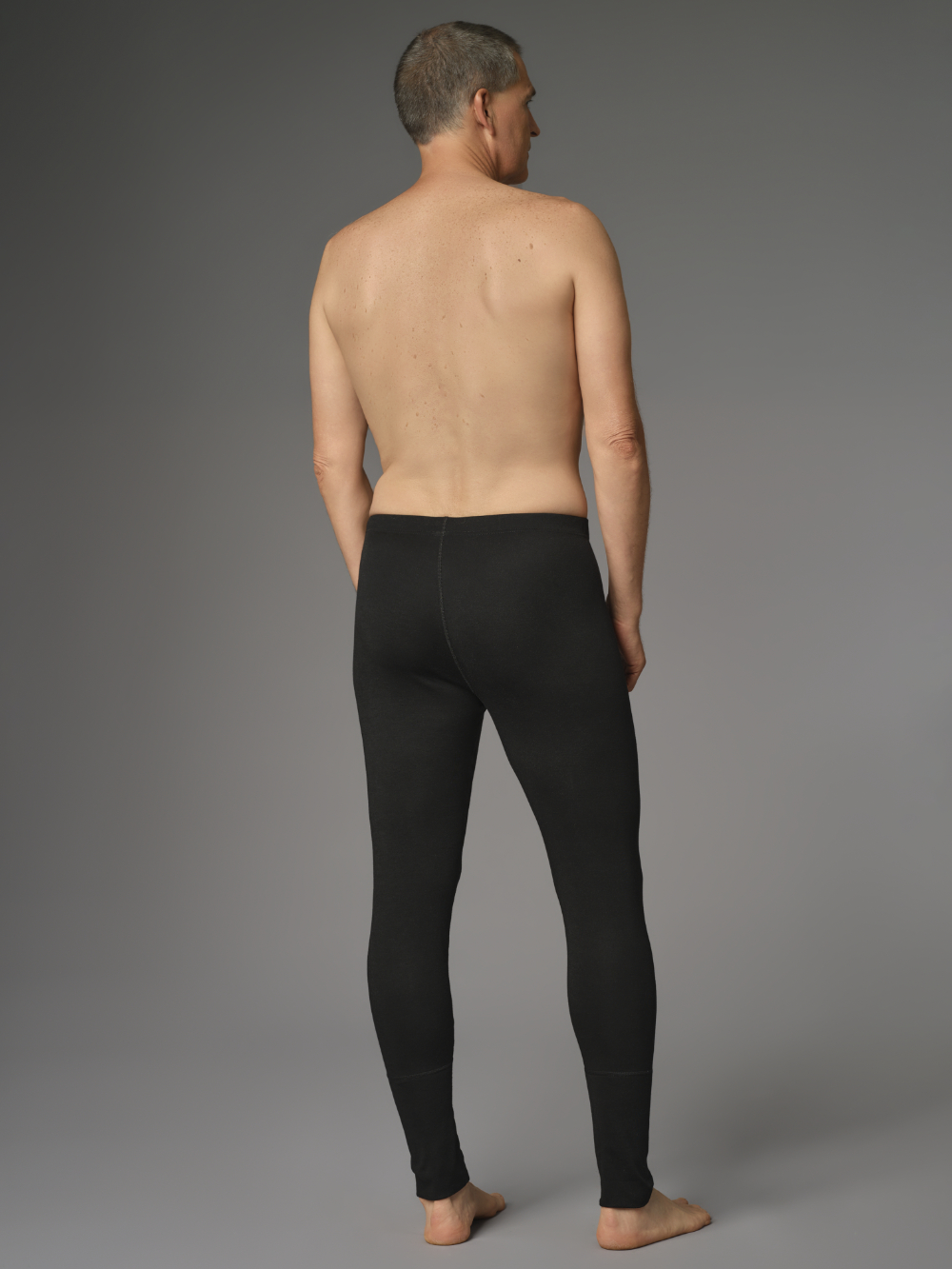 Long flame-resistant underwear from Comazo Protect in the color black. Back view: Man wearing long flame-resistant underwear from Comazo Protect in the color black.