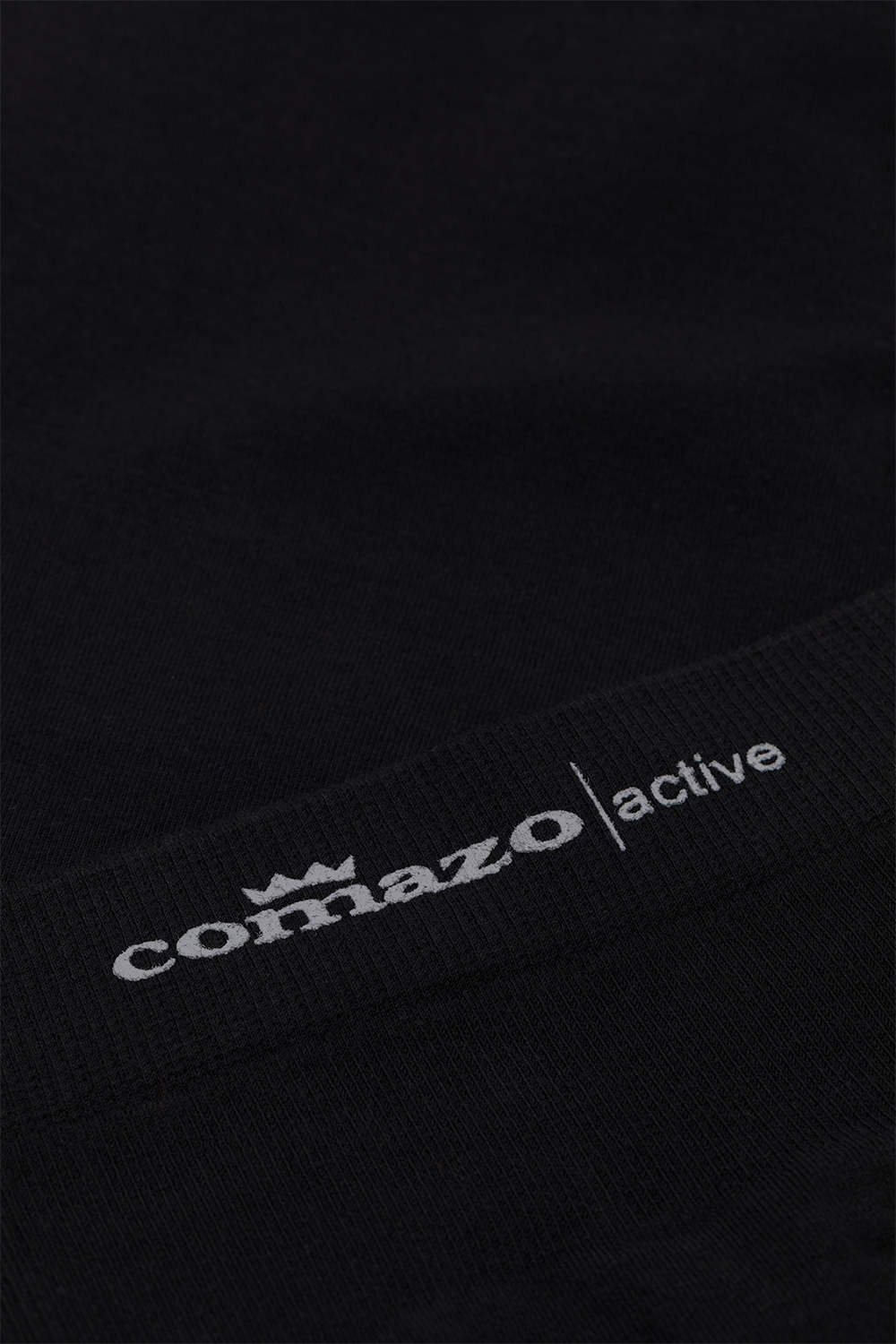 Comazo men's seamless pants with longer leg in the color black. Detail image of seamless pants with longer leg by Comazo in the color black.