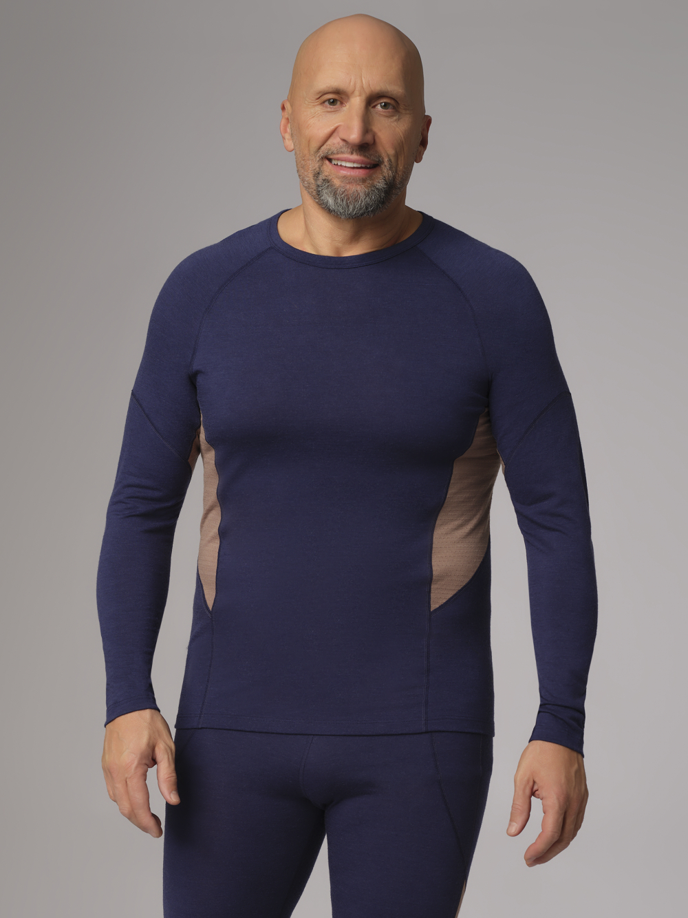 Comazo Herren Shirt langarm aus Merinowolle Farbe Dark-Blue/Coffee Vorderansicht : Mann trägt Shirt langarm von Comazo aus Merinowolle Farbe Dark-Blue/Coffee