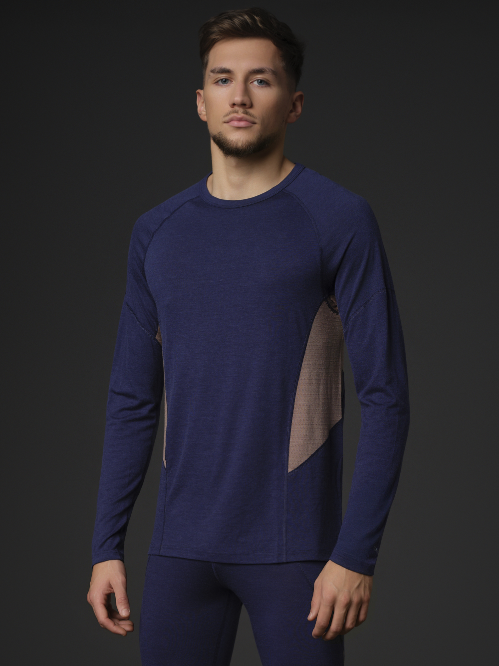 Comazo Herren Shirt langarm aus Merinowolle Farbe Dark-Blue/Coffee Vorderansicht : Mann trägt Shirt langarm von Comazo aus Merinowolle Farbe Dark-Blue/Coffee