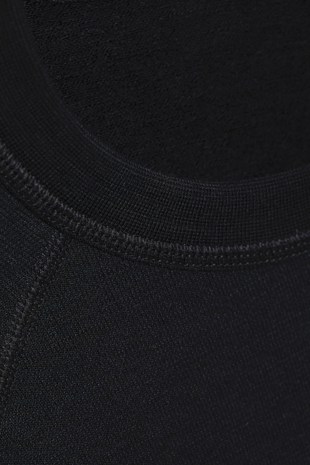 Merino Wool Shirt 1/4 Sleeve (Mulesing Free) by Comazo Protect in Black Close-up Image: Merino Wool Shirt 1/4 Sleeve (Mulesing Free) by Comazo Protect in Black