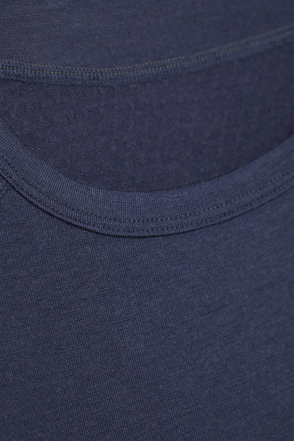 Comazo men's shirt long sleeve made of merino wool, color navy Detail image: Long sleeve shirt made of 100% mulesing-free merino wool by Comazo in navy color with mesh inserts.