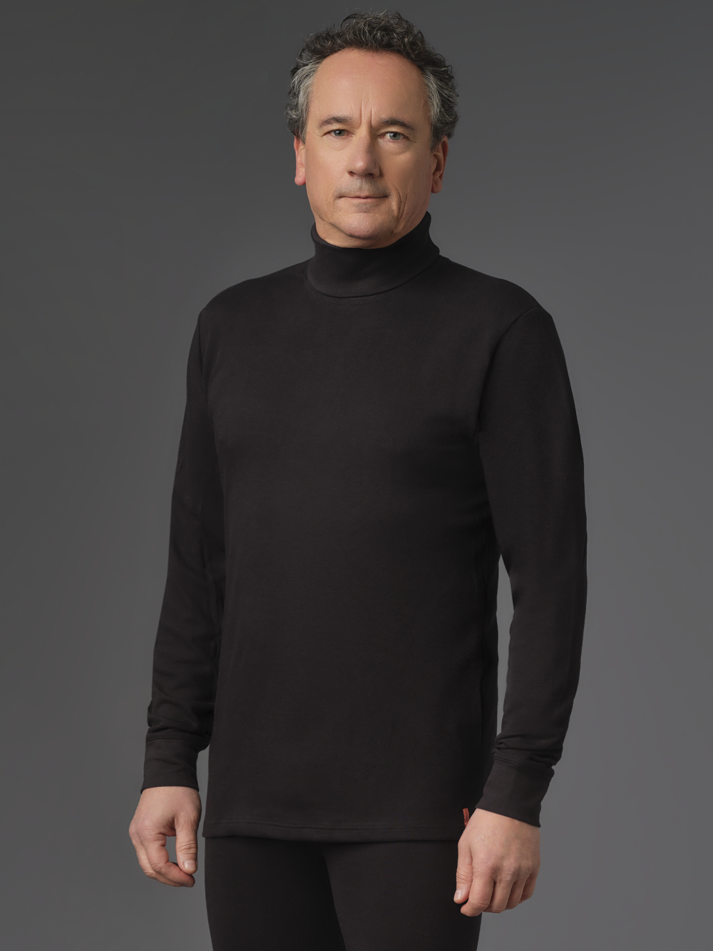 Shirt with turtleneck made of two-layer material by Comazo Protect, color black. Front view: Man wearing a turtleneck shirt made of two-layer material by Comazo Protect, color black.