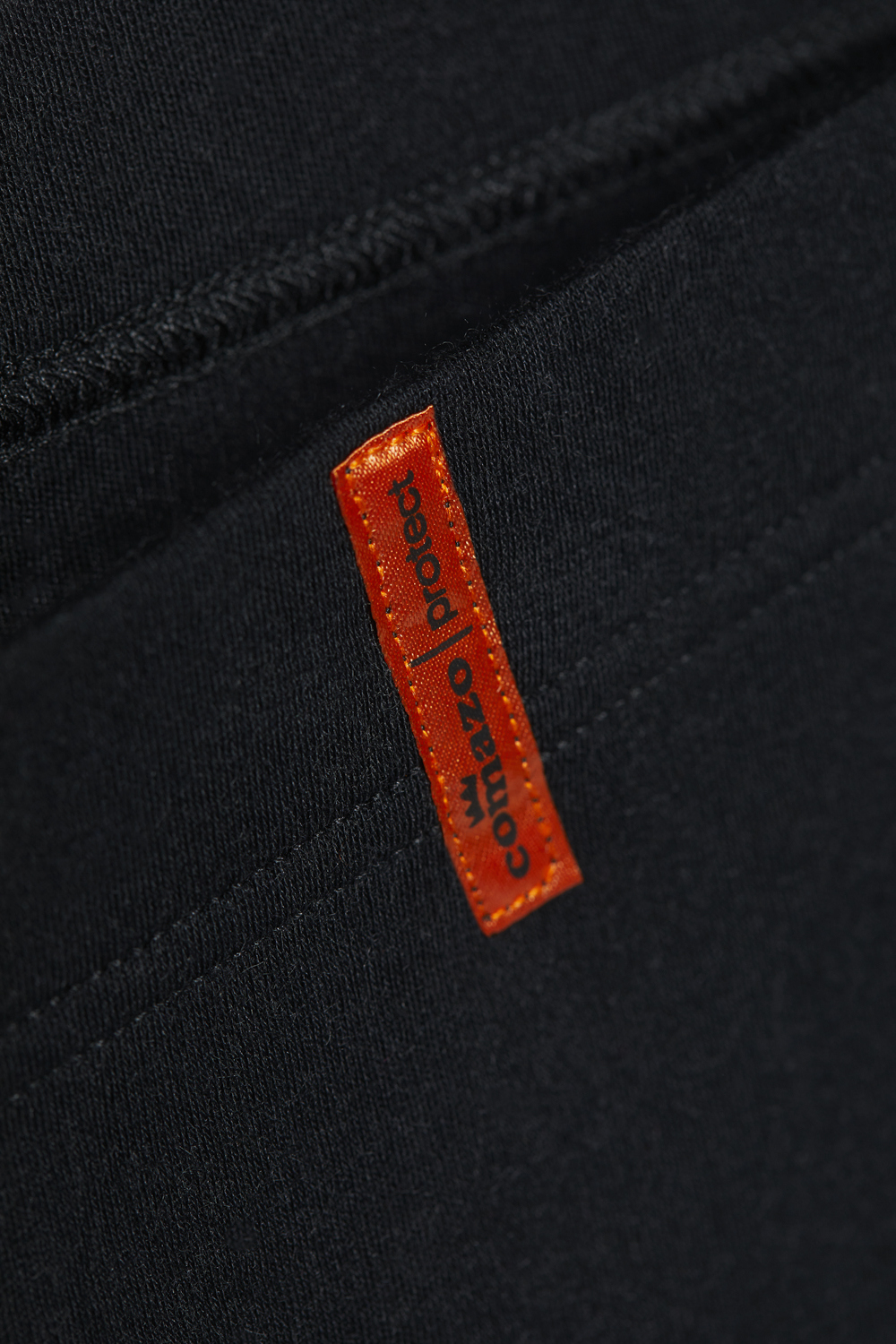 Long flame-resistant underwear from Comazo Protect in the color black. Detail image of the long flame-resistant underwear from Comazo Protect in the color black.