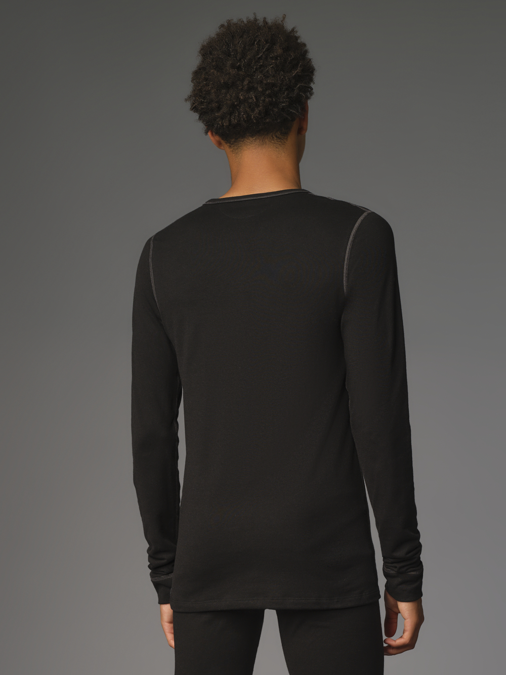 Comazo Protect men's long-sleeved functional shirt "warm & clima" in black Back view: Man wearing Comazo Protect men's long-sleeved functional shirt "warm & clima" in black