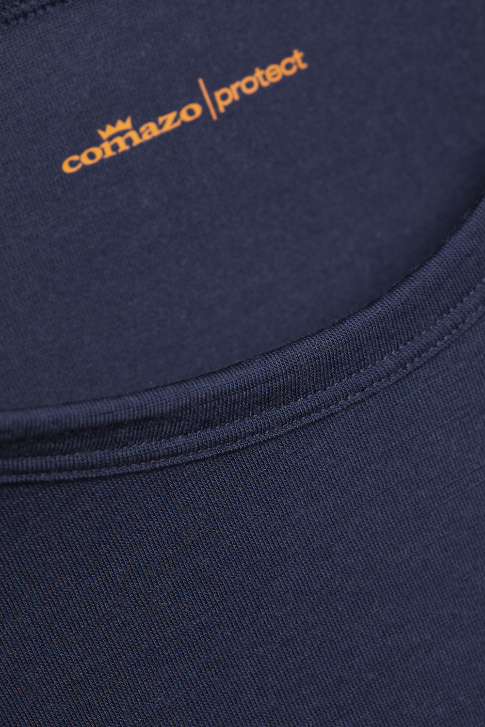 Functional shirt made of 100% merino wool for women by Comazo Protect, color navy. Detail image: Functional shirt made of 100% merino wool for women by Comazo Protect, color navy.