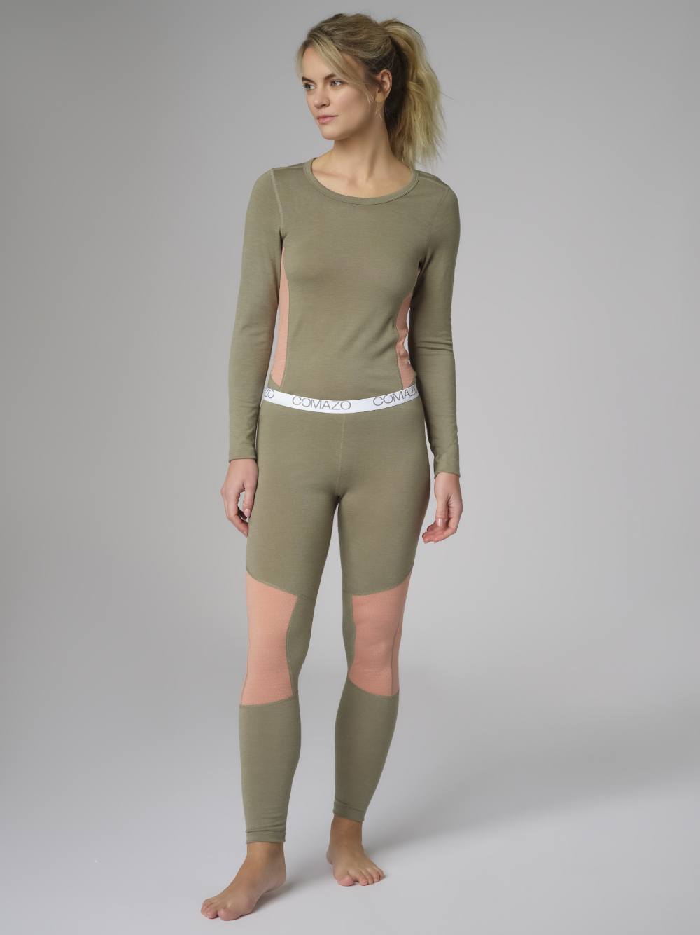 Vorderansicht: Frau trägt Comazo Damen Merinowolle-Leggings Farbe Avocado/Sorbet