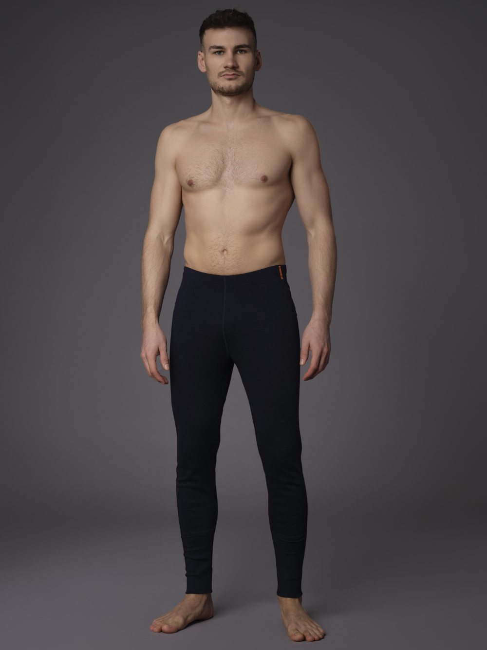 Lange Flammschutz Unterhose von Comazo Protect Farbe Marine Vorderansicht: Mann trägt lange Flammschutz Unterhose von Comazo Protect Farbe Marine
