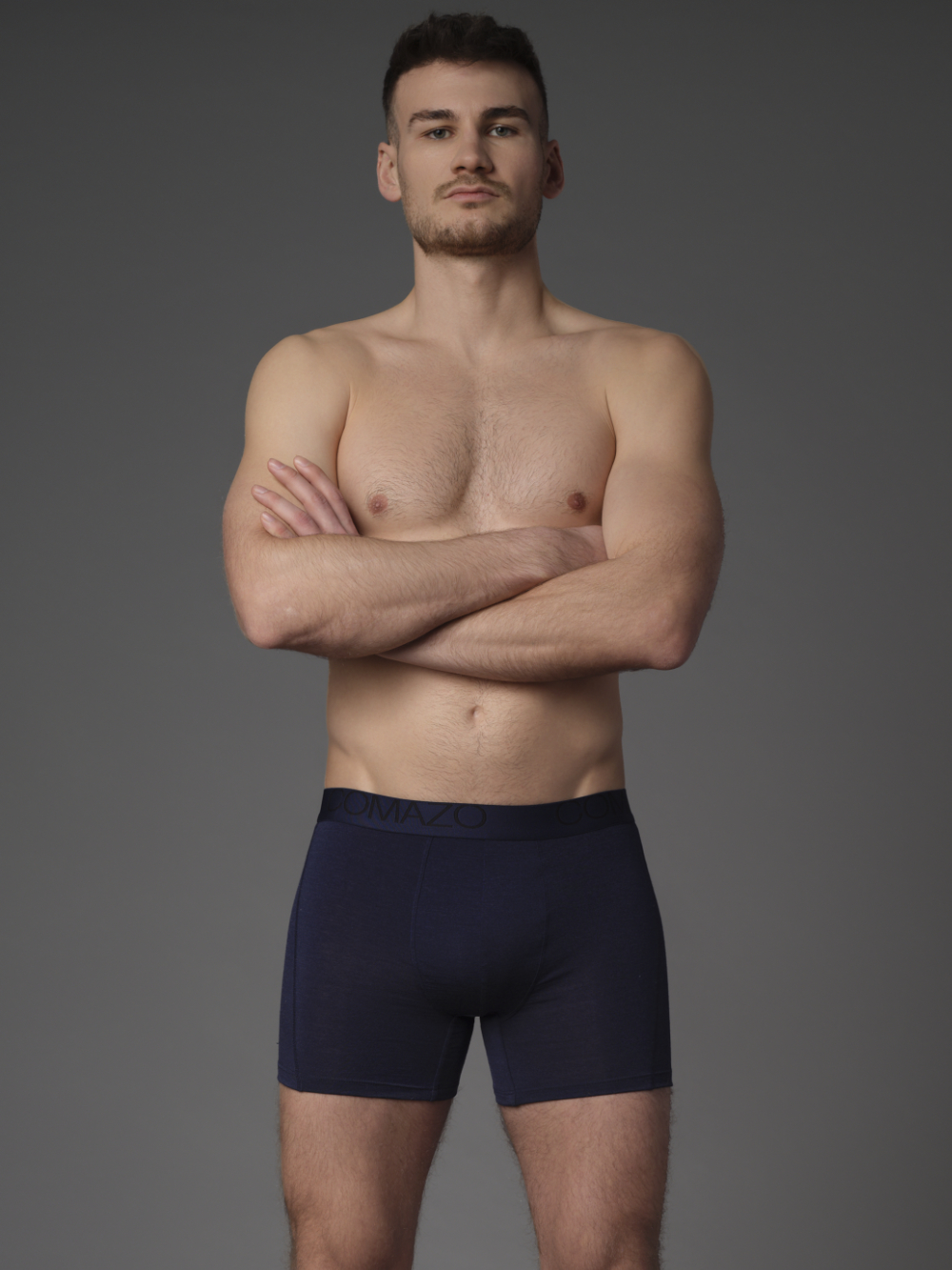 Comazo Protect Strapazierfähige Merinowolle-Trunks von Comazo Protect Farbe Navy Vorderansicht: Mann trägt strapazierfähige Merinowolle-Trunks von Comazo Protect Farbe Navy