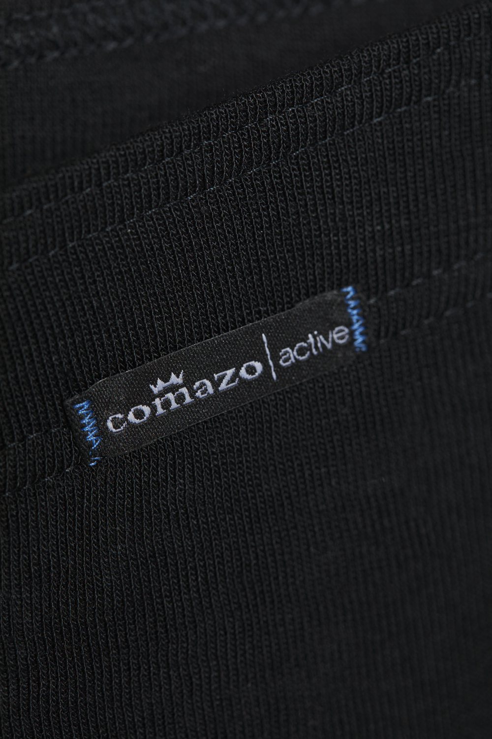 Comazo Unisex Funktionshose "warm extra" Farbe Schwarz Detailbild Unisex Funktionshose "warm extra" lang von Comazo in der Farbe Schwarz mit angerauter Innenseite zur optimalen Wärmespeicherung und schnelltrocknendem Funktionsmaterial dank sehr gutem Feuchtigkeitstransport