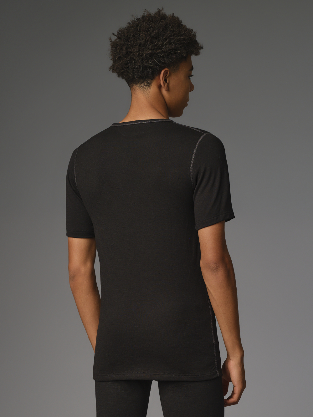 Comazo Protect men's short-sleeved functional shirt "warm & clima" in black Back view: Man wearing Comazo Protect men's short-sleeved functional shirt "warm & clima" in black