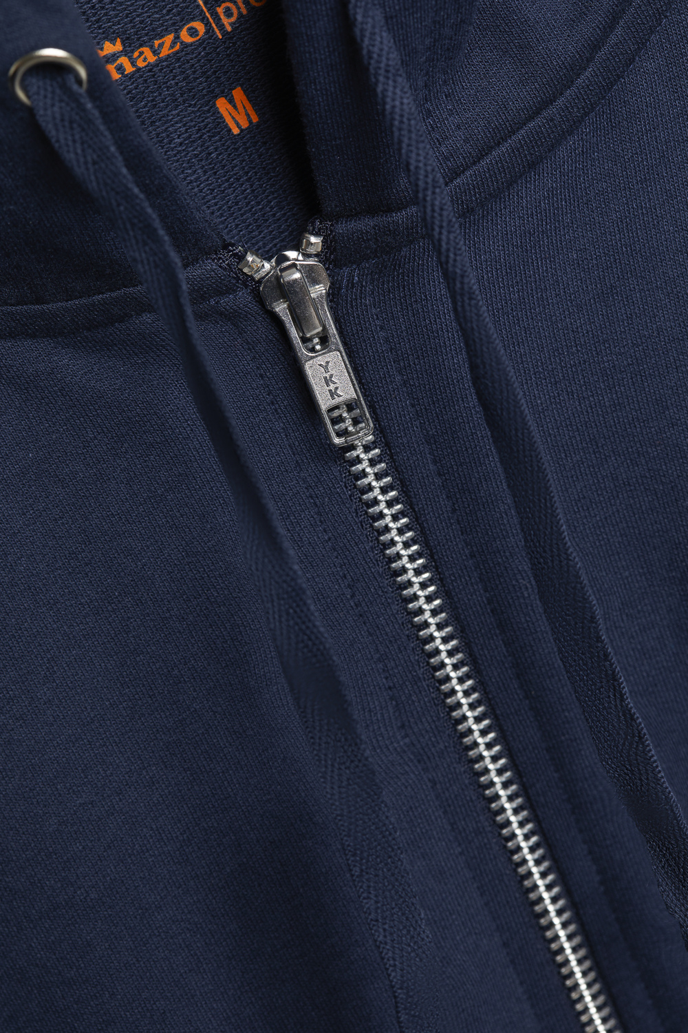 Detailbild Jacke mit Kapuze von Comazo in der Farbe Navy mit seitlichen Eingriffstaschen Comazo Herren Jacke mit Kapuze Farbe Navy